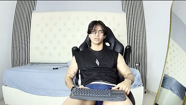 toji luxxer online show from November 2, 2025, 7:52 pm