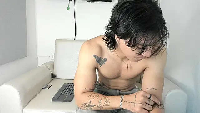 toji luxxer online show from October 21, 2025, 2:33 am