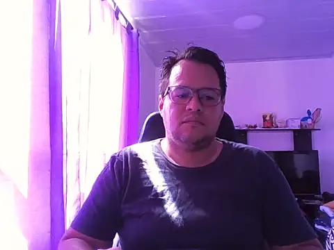 Snapshot of Alpha-Bear chatting on October 1, 2025, 2:21 pm Alpha-Bear online show from October 1, 2025, 2:21 pm