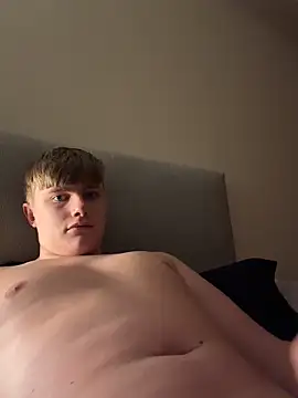 Sammyboy2211 online show from April 15, 2026, 12:16 am