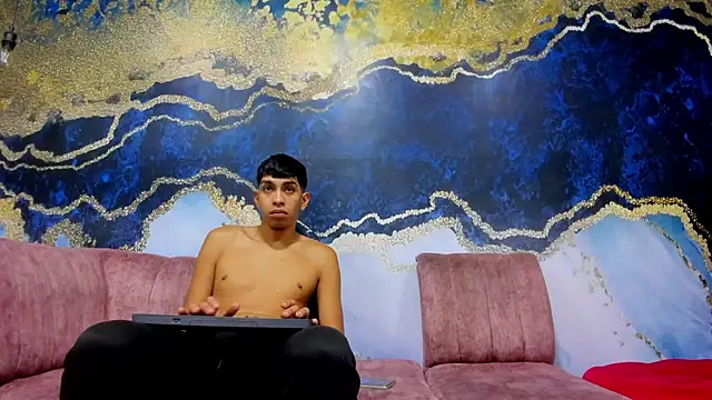 Juicy Creww online show from November 7, 2025, 8:41 am