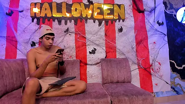 Juicy Creww online show from October 31, 2025, 9:06 am