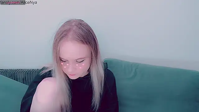 AliceNya cute online show from October 26, 2025, 3:51 am