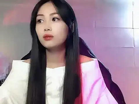 Lyly4757 online show from December 18, 2025, 10:57 pm