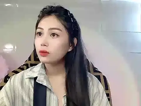 Lyly4757 online show from November 8, 2025, 2:20 pm