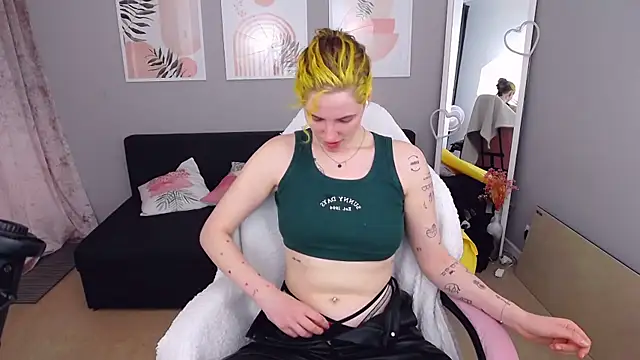 SabrinaRayX online show from April 4, 2026, 12:34 pm