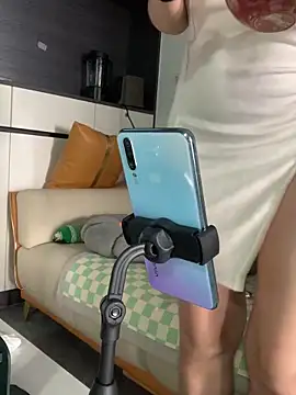 lisa nvren online show from September 29, 2025, 7:04 am