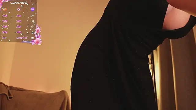 KarenSmitht online show from March 15, 2026, 1:51 pm