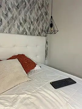 krisstenSantos online show from December 21, 2025, 3:47 pm