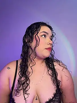 krisstenSantos online show from April 7, 2026, 1:46 pm