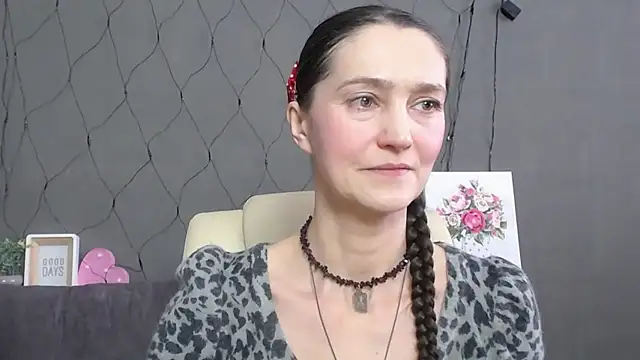 Snapshot of TayaFinch chatting on February 1, 2026, 1:09 pm TayaFinch online show from February 1, 2026, 1:09 pm