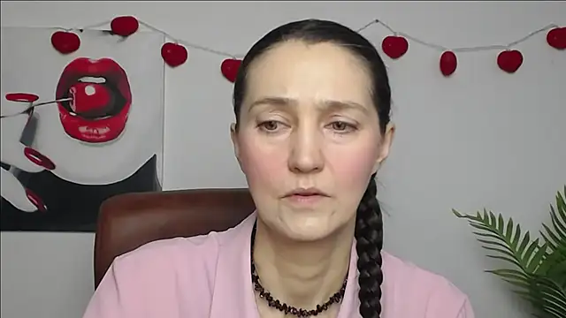 Snapshot of TayaFinch chatting on February 16, 2026, 1:10 pm TayaFinch online show from February 16, 2026, 1:10 pm