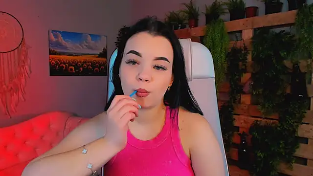 leslierowe  online show from September 25, 2025, 5:08 pm