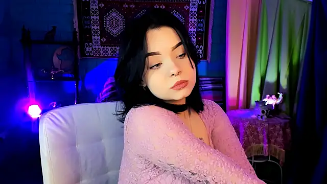 leslierowe  online show from November 21, 2025, 1:10 pm