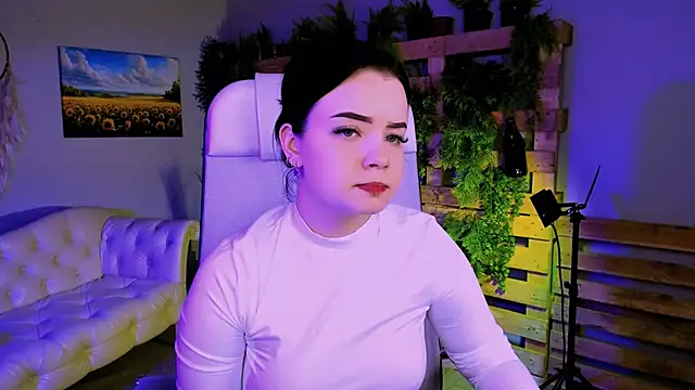 leslierowe  online show from October 25, 2025, 4:18 pm