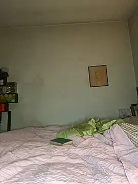 Snapshot of STRIPsegale chatting on November 10, 2025, 10:15 pm STRIPsegale online show from November 10, 2025, 10:15 pm