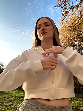 Snapshot of MilaMoone chatting on November 28, 2025, 12:27 pm MilaMoone online show from November 28, 2025, 12:27 pm