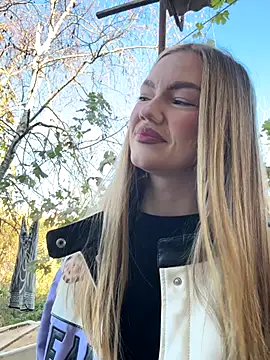 Snapshot of MilaMoone chatting on November 2, 2025, 11:48 am MilaMoone online show from November 2, 2025, 11:48 am