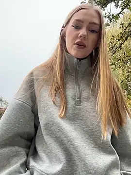 Snapshot of MilaMoone chatting on November 9, 2025, 10:41 am MilaMoone online show from November 9, 2025, 10:41 am