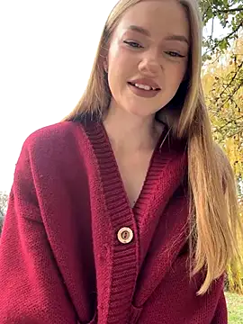 Snapshot of MilaMoone chatting on November 16, 2025, 10:53 am MilaMoone online show from November 16, 2025, 10:53 am