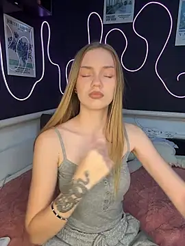 MilaMoone online show from March 3, 2026, 11:06 am