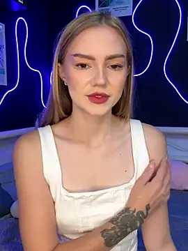 Snapshot of MilaMoone chatting on October 27, 2025, 11:11 am MilaMoone online show from October 27, 2025, 11:11 am