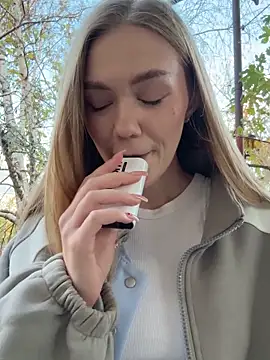 Snapshot of MilaMoone chatting on October 31, 2025, 1:52 pm MilaMoone online show from October 31, 2025, 1:52 pm