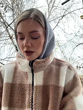 Snapshot of MilaMoone chatting on December 1, 2025, 11:33 am MilaMoone online show from December 1, 2025, 11:33 am