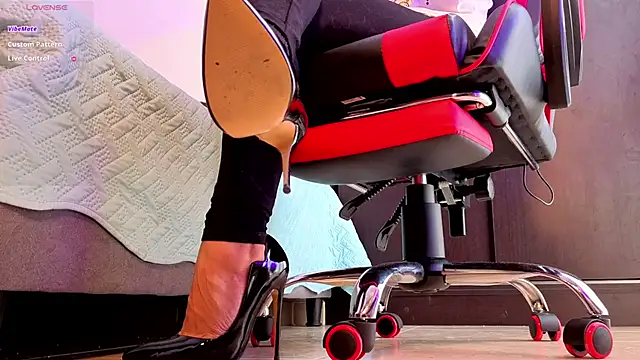 Snapshot of heylovelygirl chatting on February 17, 2026, 2:58 pm heylovelygirl online show from February 17, 2026, 2:58 pm