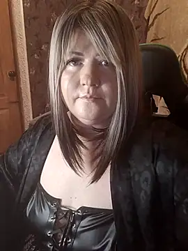 YuliiaSan online show from December 4, 2025, 7:24 pm