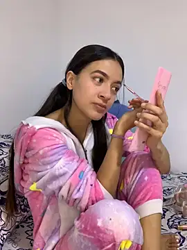 MiQeilaSweet online show from June 17, 2026, 3:22 pm
