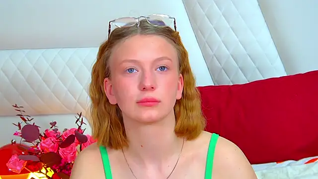 BeatriceBinoche online show from April 18, 2026, 7:07 pm