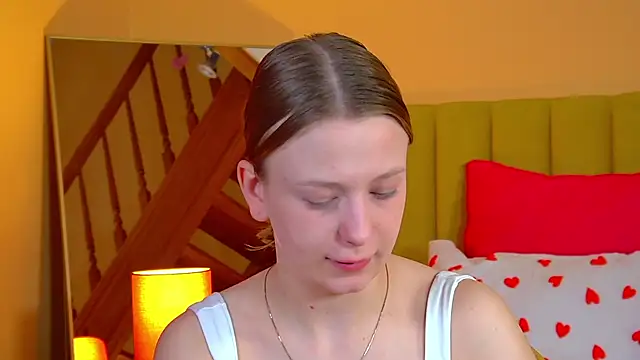 BeatriceBinoche online show from April 15, 2026, 7:29 pm