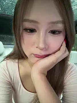 Snapshot of yuki_june chatting on July 5, 2026, 7:37 am yuki june online show from July 5, 2026, 7:37 am