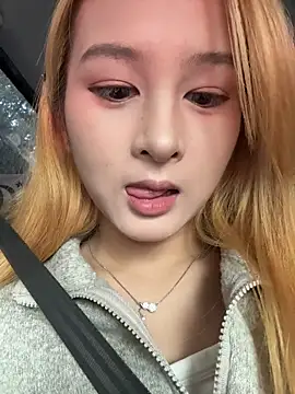 Snapshot of yuki_june chatting on November 4, 2025, 9:24 am yuki june online show from November 4, 2025, 9:24 am