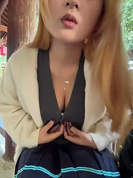 Snapshot of yuki_june chatting on November 28, 2025, 8:36 am yuki june online show from November 28, 2025, 8:36 am