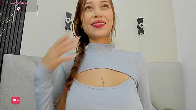 Naomi Rousse online show from November 29, 2025, 12:49 pm