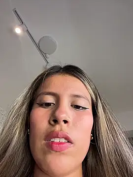 EMILIIA RICHTER   online show from December 4, 2025, 7:24 pm