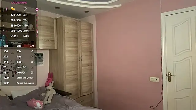 FridaAaberg online show from November 24, 2025, 7:52 am