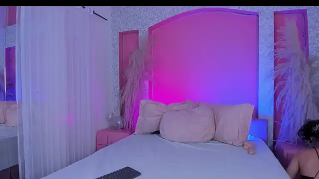 Peytonn Monroe online show from December 15, 2025, 8:03 pm