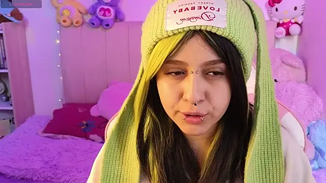 NekoWaifu online show from May 26, 2026, 3:21 pm