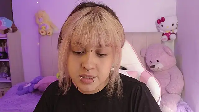 NekoWaifu online show from May 14, 2026, 2:03 pm