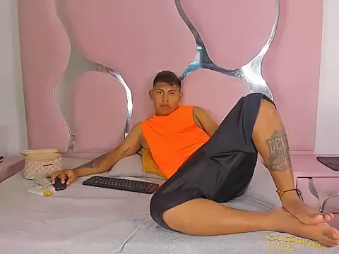 Snapshot of Mikeandmoonasm chatting on October 21, 2025, 12:37 pm Mikeandmoonasm online show from October 21, 2025, 12:37 pm