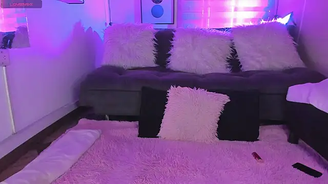 sophiee09  online show from April 11, 2026, 1:59 pm