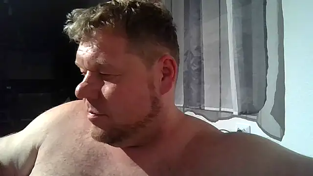 Snapshot of fetter_Daddy_Berlin chatting on October 15, 2025, 5:54 pm fetter Daddy Berlin online show from October 15, 2025, 5:54 pm