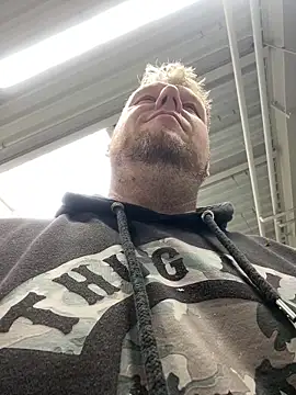 Snapshot of fetter_Daddy_Berlin chatting on October 17, 2025, 8:50 am fetter Daddy Berlin online show from October 17, 2025, 8:50 am