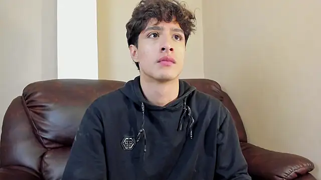 Xam Collen online show from November 10, 2025, 2:33 pm