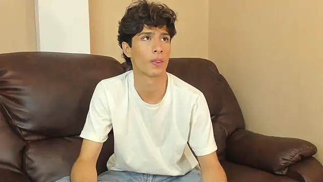 Xam Collen online show from November 28, 2025, 2:39 pm