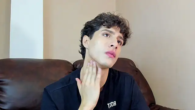 Xam Collen online show from November 19, 2025, 3:23 pm