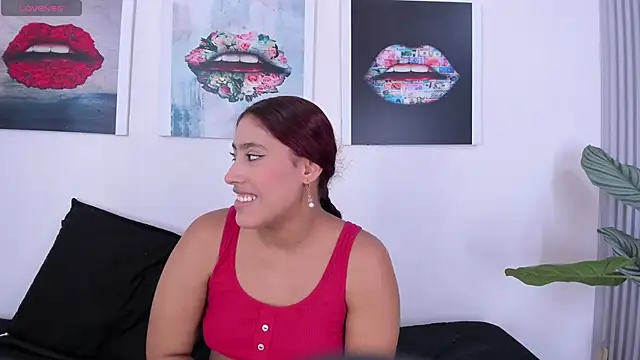 Girls inlove online show from October 6, 2025, 12:06 pm